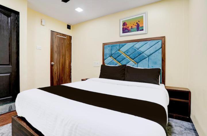 Aai Om Residency Hotel 2*