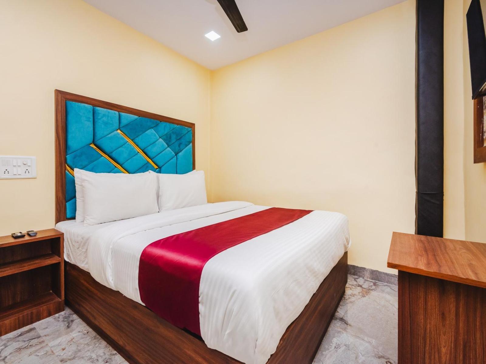 Aai Om Residency Hotel 2*