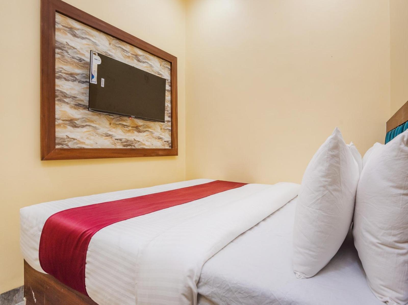 Hotel Aai Om Residency 2*