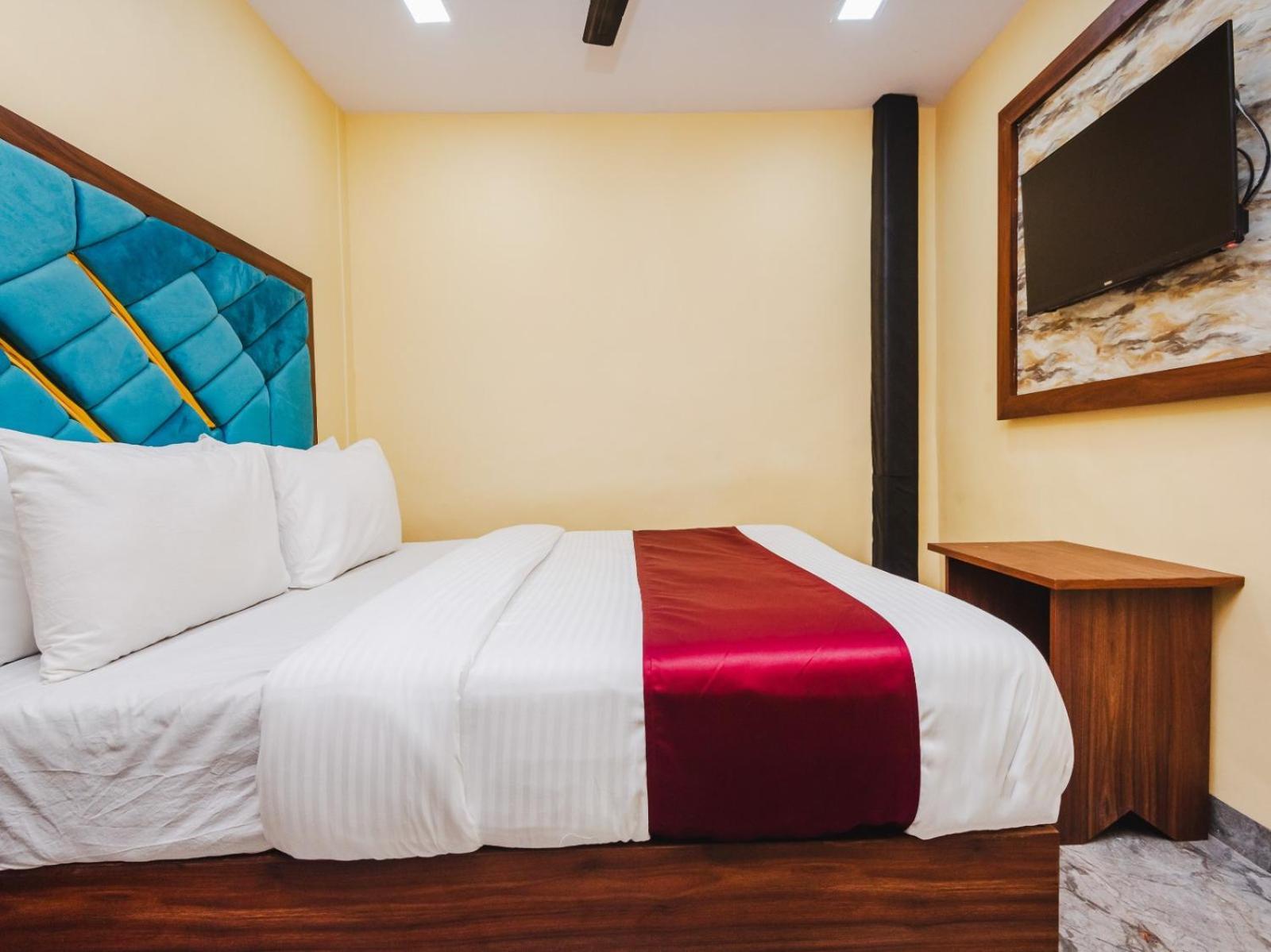 Aai Om Residency Hotel